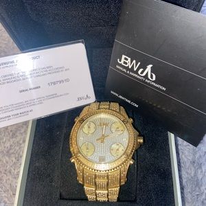 JBW 18K gold-plated case measures 50mm 234 genuine round-cut white diamonds